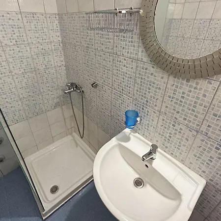 Hotel apartamentowy Leonidas Vrasná