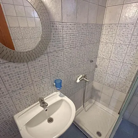Leonidas Hotel apartamentowy