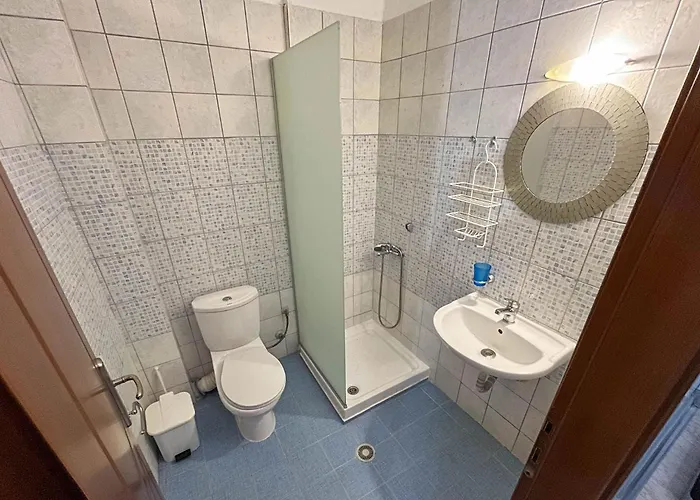 Leonidas Aparthotel Vrasná