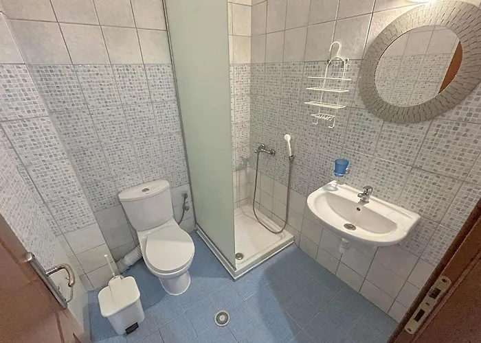 Leonidas Aparthotel *