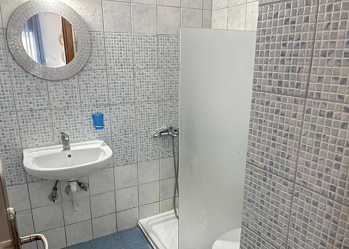 Aparthotel Leonidas Nea Vrasna
