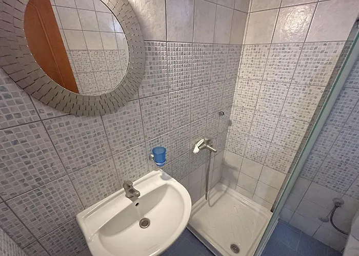 Leonidas Aparthotel