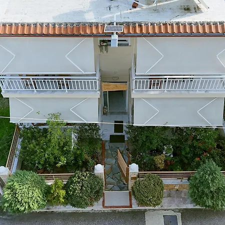 Ξενοδοχείο με διαμερίσματα Leonidas *