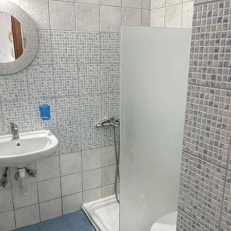 Aparthotel Leonidas Vrasná