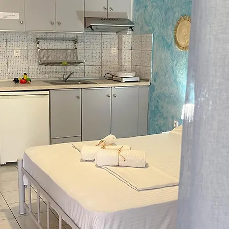 Leonidas Aparthotel Vrasná