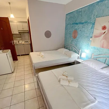 Leonidas Aparthotel *