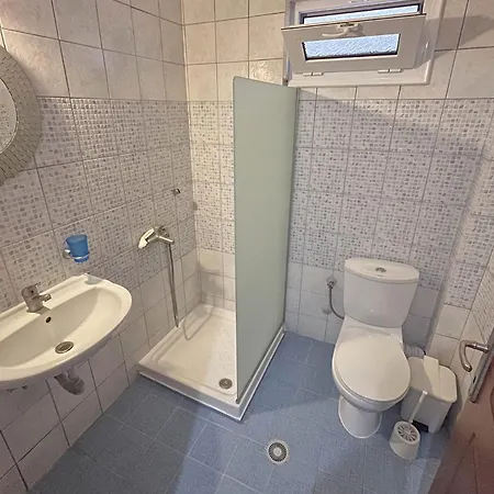 Leonidas Aparthotel